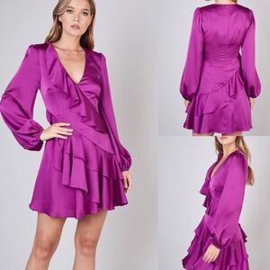 DO + BE NWT Valentina Purple ruffle tiered vneck long sleeve‎ dress. Size M